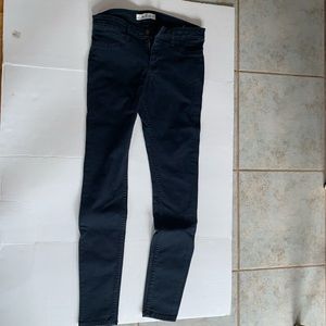 Only worn a few times, like new. Navy skinny pants